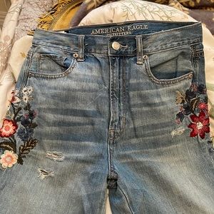 American Eagle flora patch jeans - size 6 regular in good condition